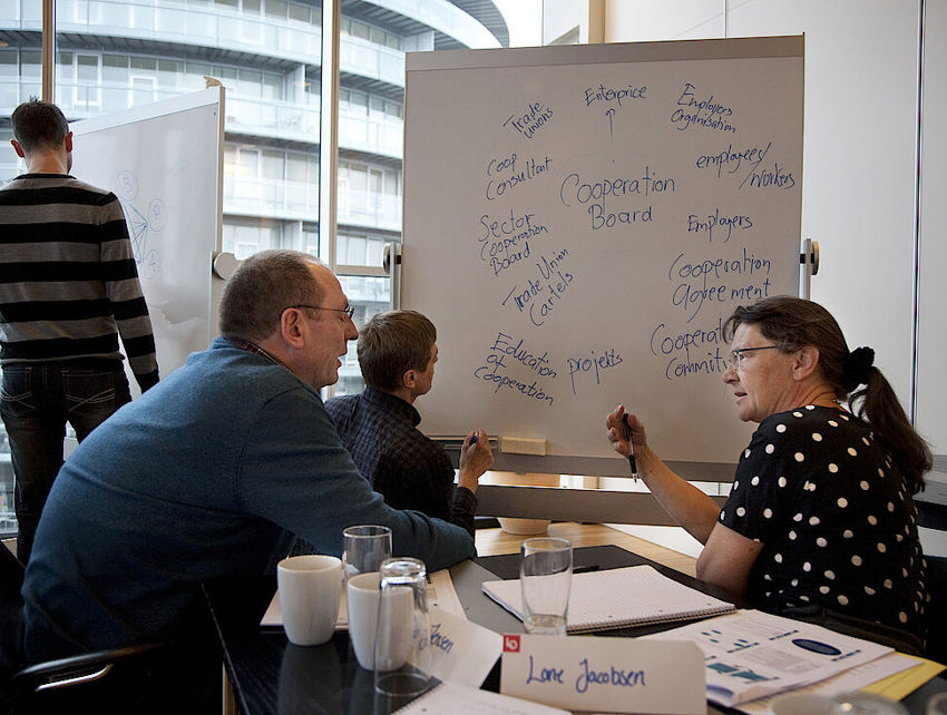 To personer deltager i workshop